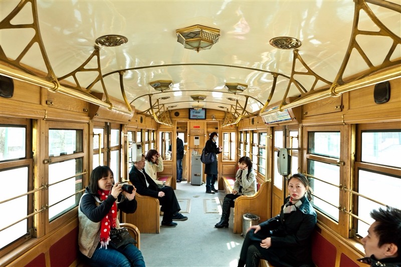 201有軌電車內部保留老式古樸外型。