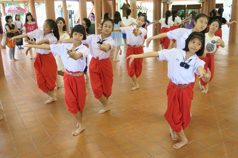   一起律動學習泰國傳統舞蹈吧！（圖片來源：Yawara攝）