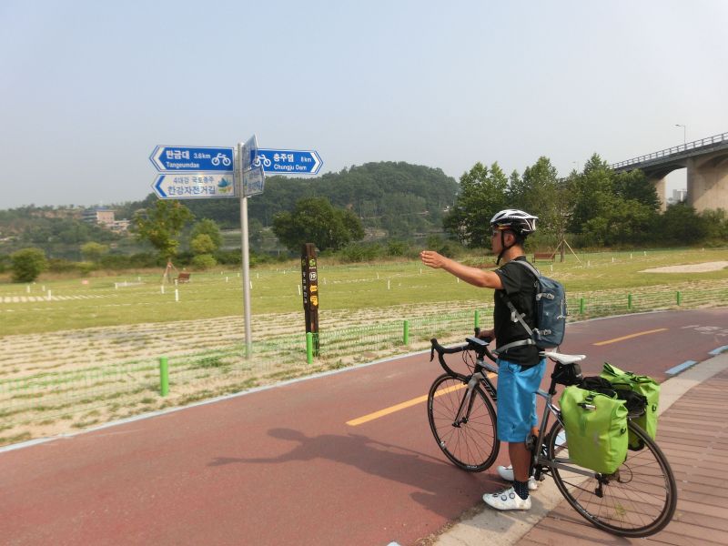 當然也不是沒有搞不清方向的時刻…但是基本上跟著有「四江自行車道的」圖樣的路牌走就不會錯。(賴維屏提供)