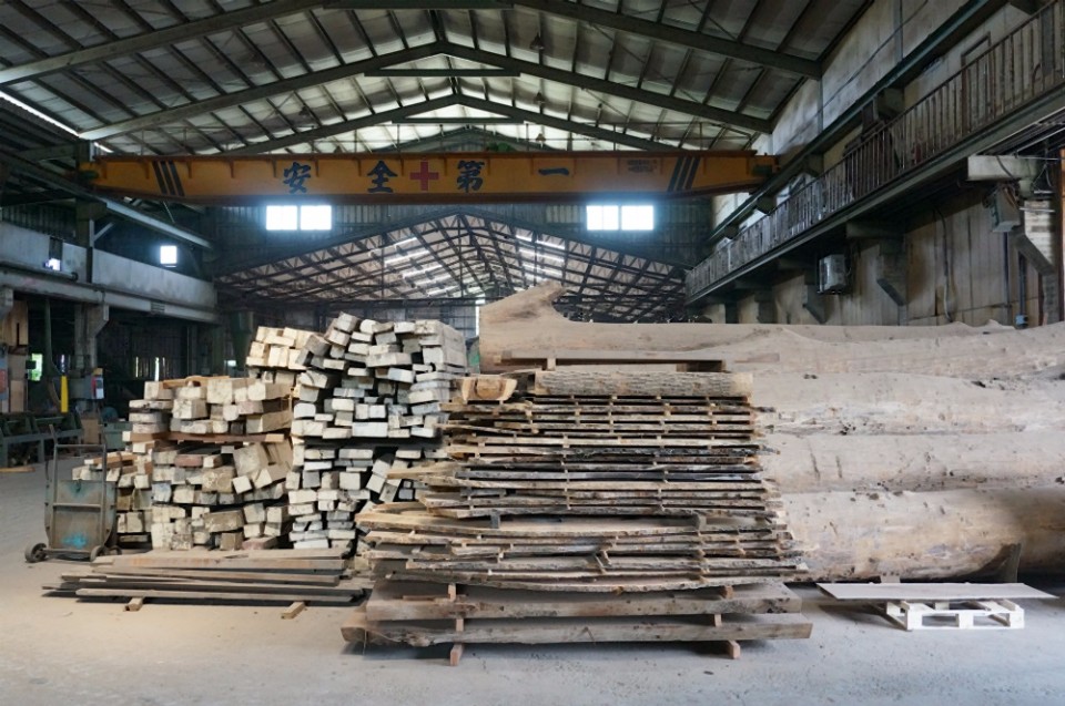 山榮木業是豐原最早的木材行。（攝影／林郁姍）