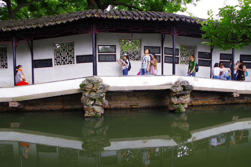 拙政園通廊與水及窗景之關係；攝影：王進坤