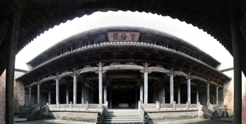 寶綸閣，還是現存規模最大、設計及雕刻都很珍貴的宗祠。