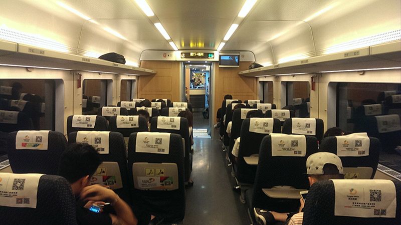 二等座車廂內,除了座位排數,其實與一等座差異不大(圖片來源:yeahyeahyeah攝)