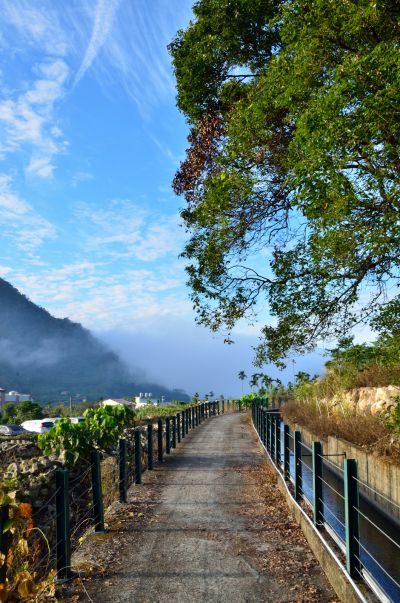 水秀休閒農場周邊有糯米橋休閒的單車道、步道，很適合親子鐵馬趴趴走。(薛安村攝影)