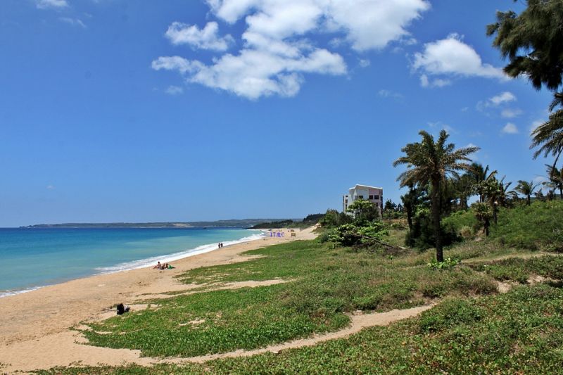 相當適合發呆賞海景的安靜沙灘,在熱鬧景點間,墾丁祕境沙灘讓人想一睹神秘面紗。(17度C提供)