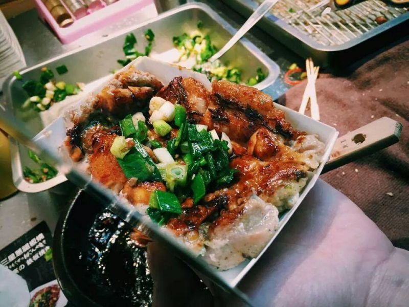 圖片擷取自鬪鷄 三星蔥腿板燒(輔大花園店)Facebook粉絲團