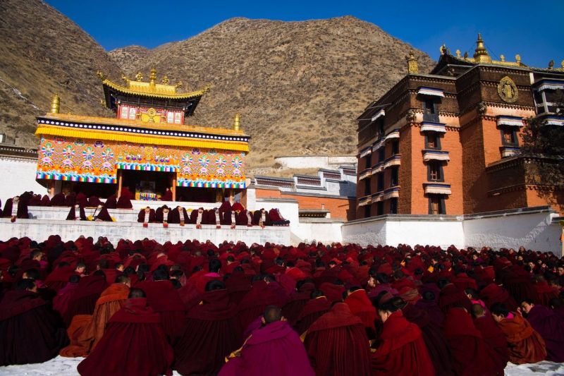青海拉卜楞寺是藏學府，也是天下無賊取景地。