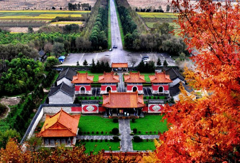 滿清遺跡+紅楓,遼寧秋景帶著歷史風采。
