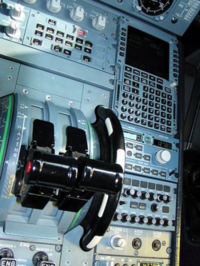 Airbus 的節流閥並非只是單純的油門推力控制，也整合了FMGS和FCU的控制機制（圖片來源：fabg）