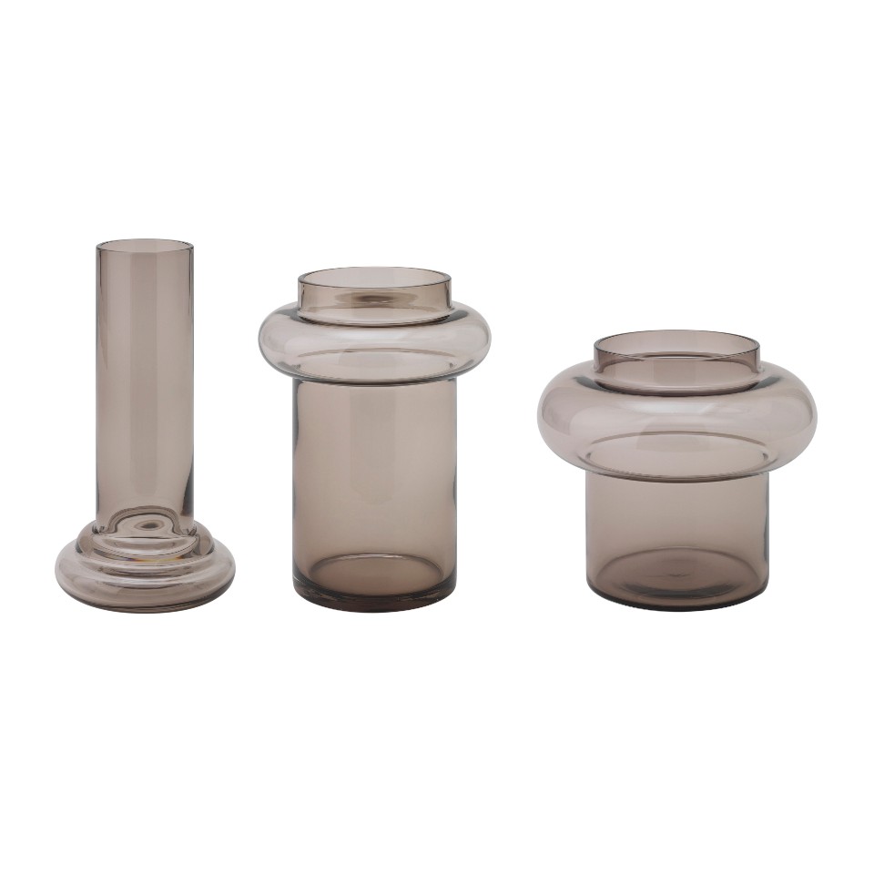 Ikea三件式花瓶組為口吹玻璃，造型十分獨特。作為花器跟擺設都很適合。