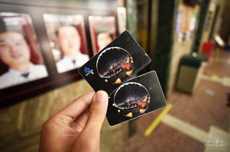 長江索道的票卡採磁卡設計，單程一張、來回共兩張。(圖片來源：許傑)