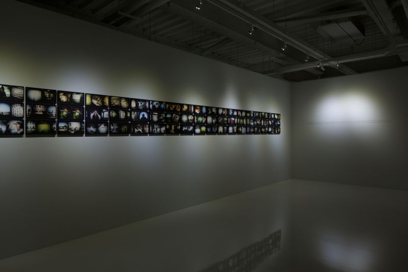 《左心房右心室 張雍作品2003-2017攝影展》7樓 學學白色空間展間。圖／學學提供