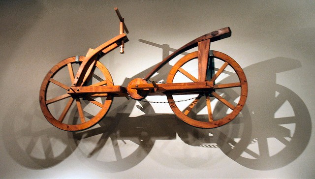 博物館按照達文西手稿打造出來的自行車 (取自flickr，攝影者Jasiel Azevedo)