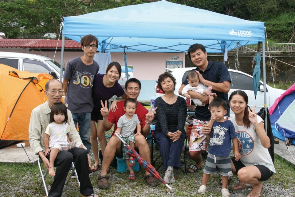 劉太太最愛與家人好友一起去露營。（圖片來源／《劉太太和你露營趣》）