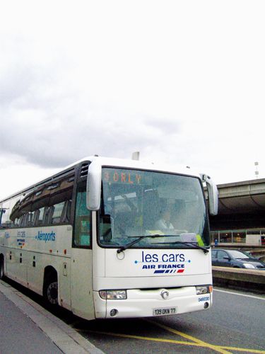 前往奧利機場的3號線法航巴士。（圖片來源：山岳文化《自遊巴黎地圖集》）