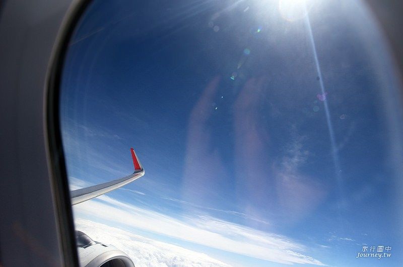 從台北松山機場搭乘直飛重慶的班機飛行時間大約三小時(圖片來源：許傑)