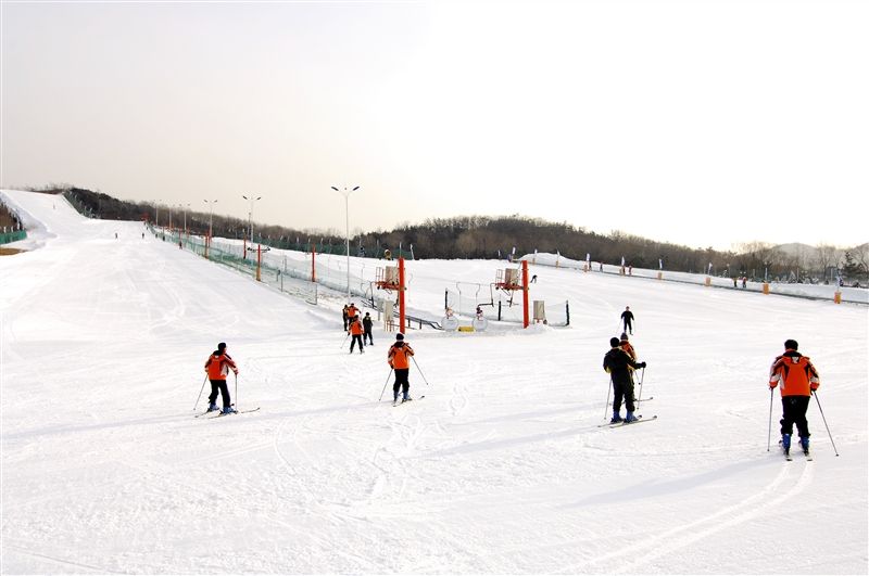 瓦房店市的銘湖國際溫泉滑雪渡假區。