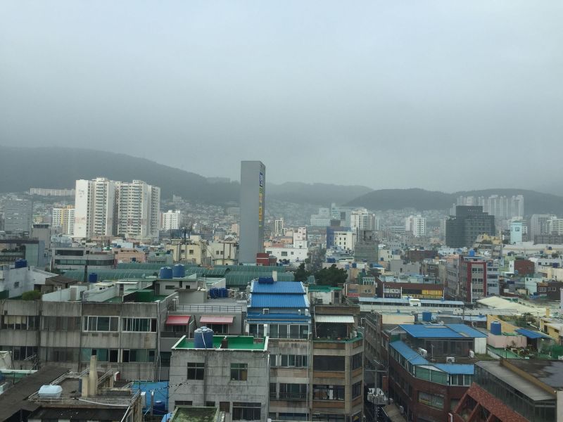 釜山是一個被山包圍的城市。(賴維屏提供)