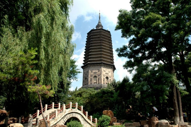 東北最高古塔「遼代白塔」是中國六大名塔之一。