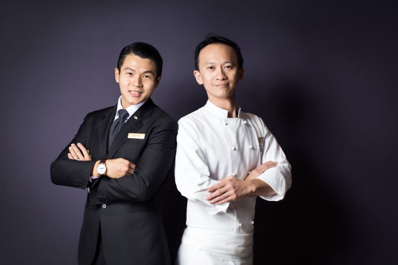 文華Café主廚張學泰（右）與餐廳經理蔡曜陽（左）。（照片提供：台北文華東方酒店）