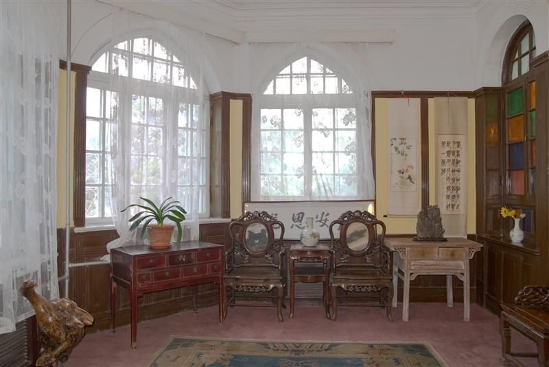 室內陳設依然保留蔣介石與宋美齡同來避暑的光景。圖片來源：山東繁體旅遊網