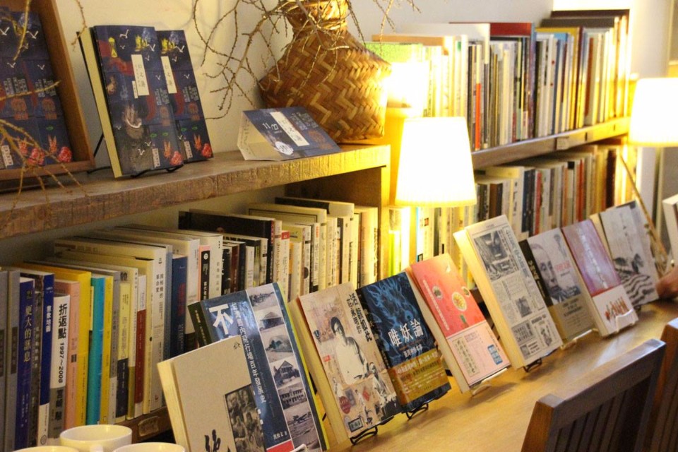 「一本書店」的閱讀空間簡單又溫馨，也常舉辦講座互相交流。（圖片來源／一本書店FB粉絲團）