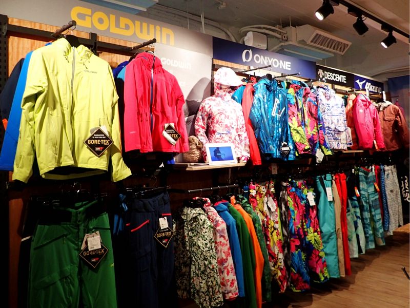 GoFun Sports 滑雪專賣店引進日本知名品牌雪衣褲（娜塔蝦　攝）