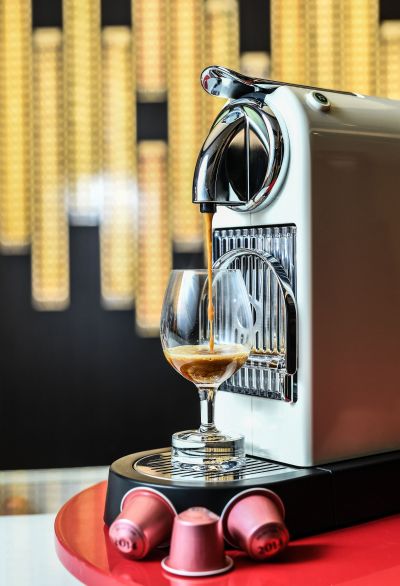 Nespresso VINTAGE 2014 精選年份咖啡，在時間的淬鍊下釋放出優雅木質香與柔和果香，打造出層次豐富、絲滑濃郁的口感 圖/世紀奧美提供