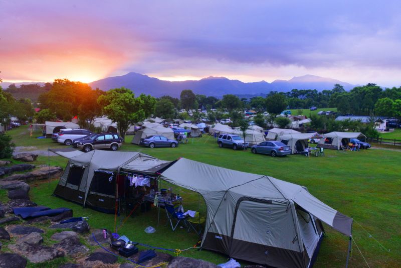 國內露營風潮興起，帳篷不僅是登山者的裝備，越來越多適合新手家庭使用的帳篷出現。