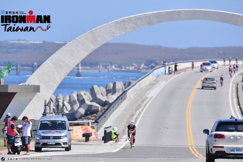 自行車將會經過澎湖著名的跨海大橋。(David Sun攝影)