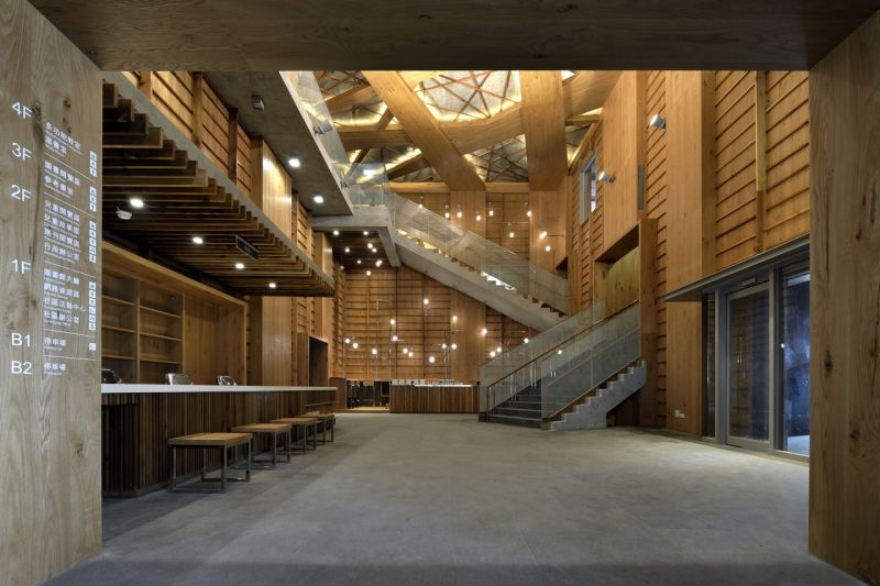 一樓讀者大廳；圖片提供：CTLU_盧俊廷建築師事務所