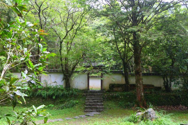 以極富禪意的中式與日式庭園設計，帶出詩歌中的動人情境。(趙相瑀攝影)