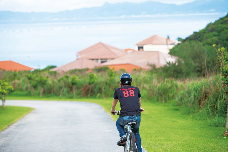 騎著自行車環繞度假村周邊，感受陽光的魅力。（圖片來源：Club Med提供）
