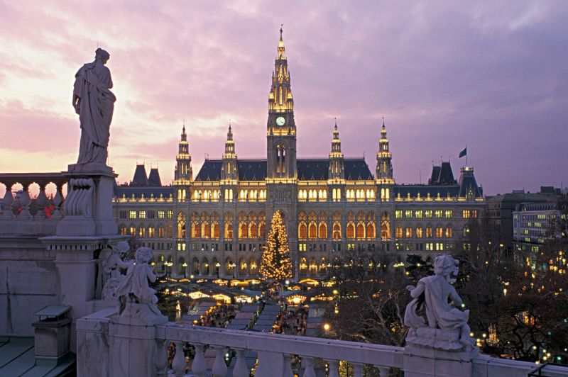 拍攝地點：維也納市政廳前的耶誕市集。（版權所有: © Austrian National Tourist Office，攝影師Viennaslide）