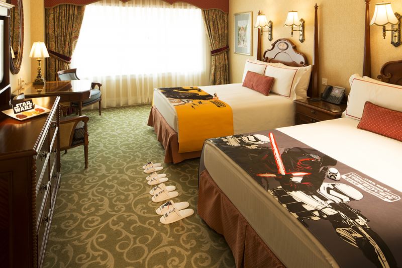 即日起至9月30日期間，香港迪士尼樂園酒店及迪士尼好萊塢酒店將《星際大戰》的正邪勢力蔓延到客房。（圖片來源：香港迪士尼樂園提供）
