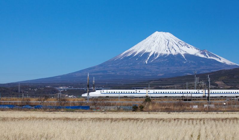 東海道新幹線不只因為連接起日本四大城市而受到喜愛，可以看見富士山更是一大魅力。（Photo│123RF）