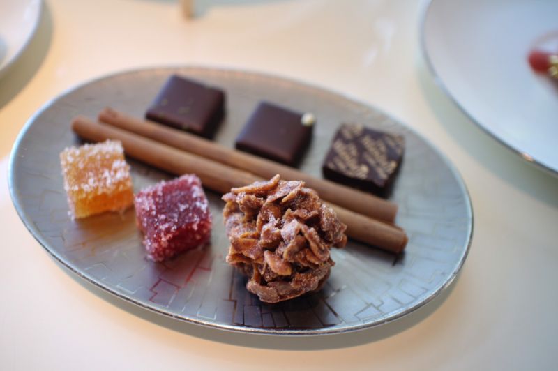 各式手工巧克力和法式水果軟糖。（照片提供：台北文華東方酒店）