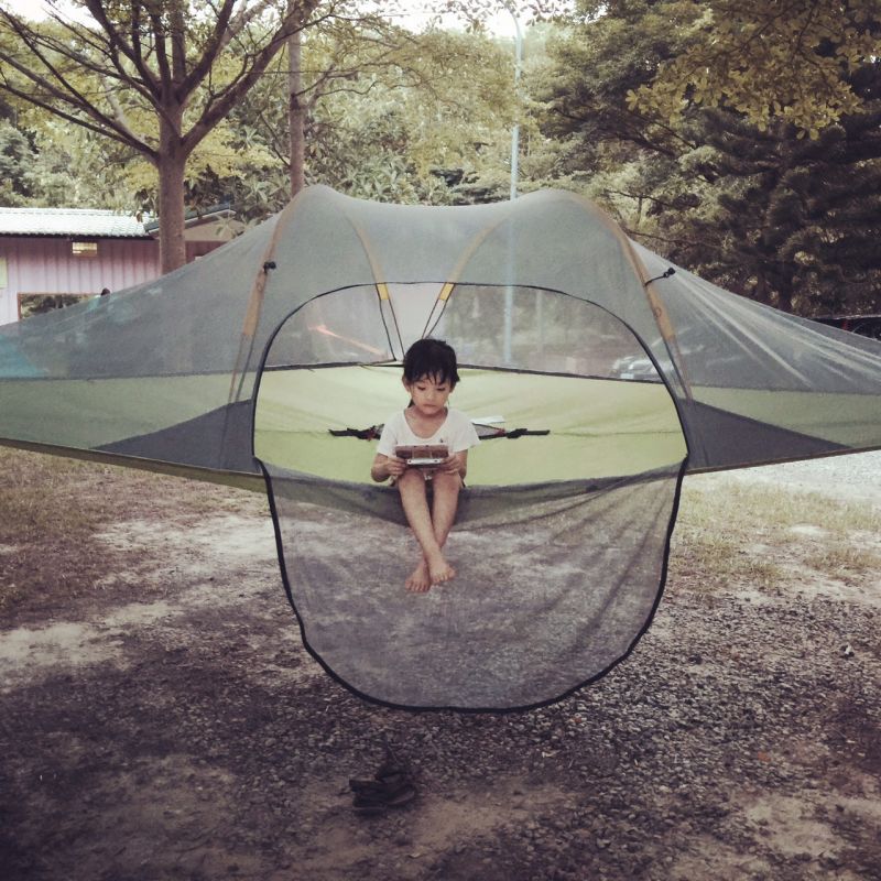 吊床式帳篷讓孩子體驗不同的露營經驗。（Hsin Fan提供）
