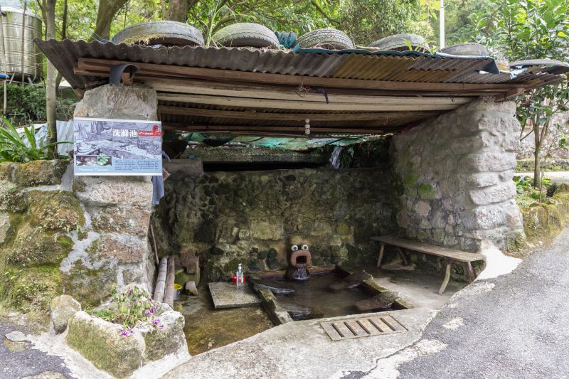 聚落的家家戶戶都各有一口洗滌池，特別引天然山泉水使用，仍舊維持著簡單樸質的生活。