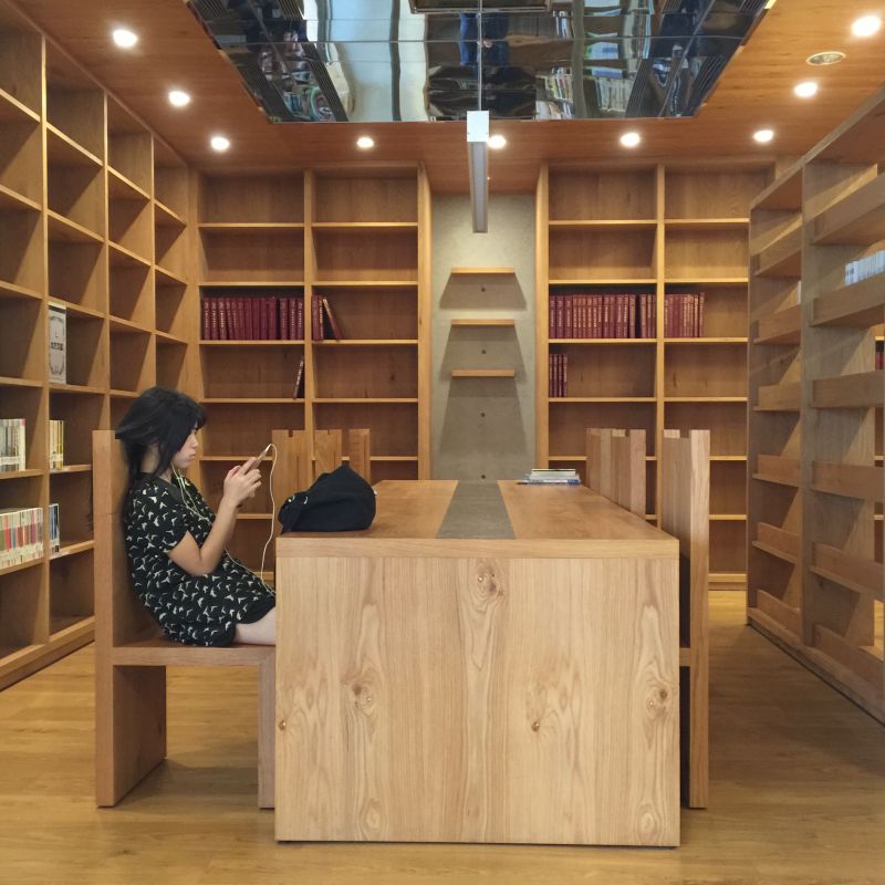 三樓參考書室；圖片提供：CTLU_盧俊廷建築師事務所