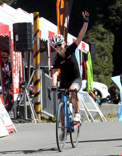 2016台灣自行車登山王挑戰，世錦賽冠軍Emma Pooley封后。中華民國自行車騎士協會／提供。