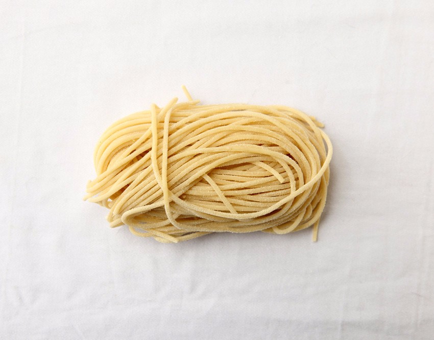 SPAGHETTI，義大利直麵，最常見的一種義大利麵，由小麥品種中最硬質的杜蘭（durum）磨粉製成，最常見是搭配肉醬、或是蕃茄醬汁。(陳家偉提供)