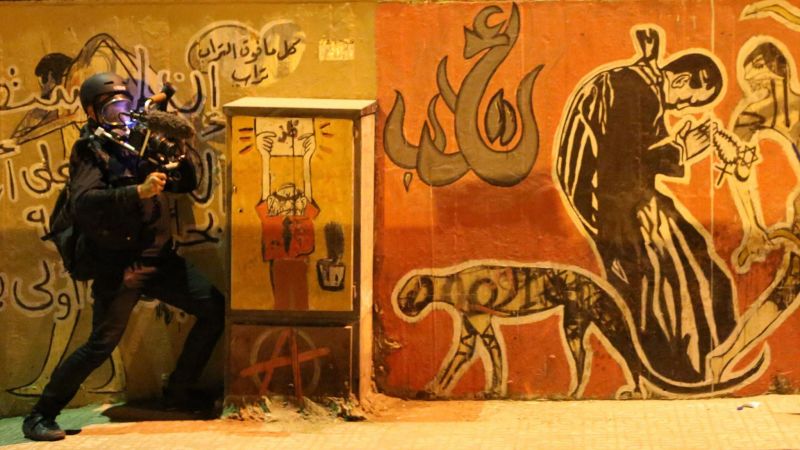 《塗鴉與革命》紀錄2010年起阿拉伯之春中，藝術創作成為當地青年發聲利器。（游牧影展提供）