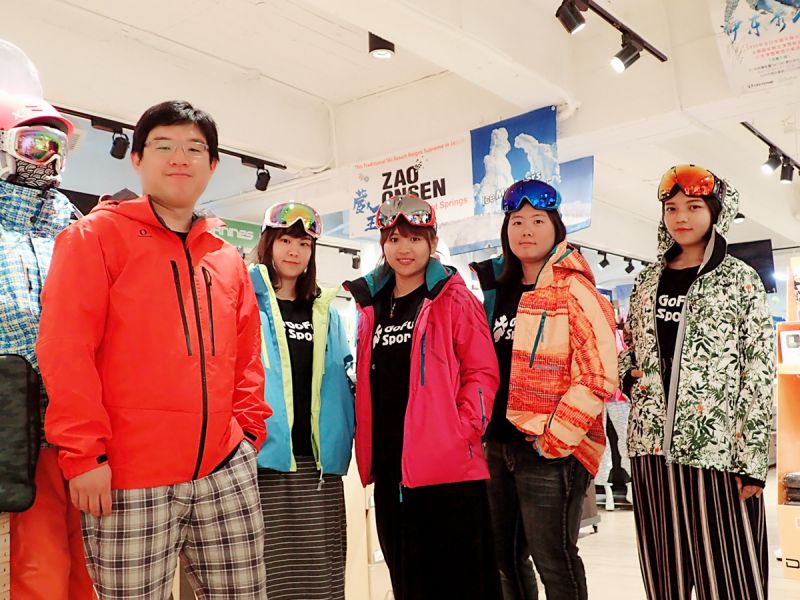 GoFun Sports店員們專業、風趣，又充滿著對滑雪的熱情（娜塔蝦　攝）