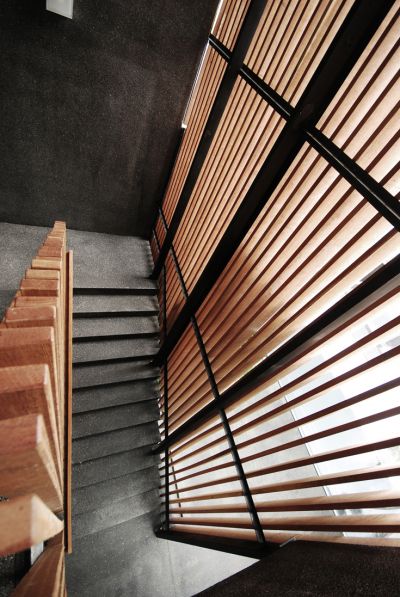 A棟樓梯隔柵；攝影：楊秀川