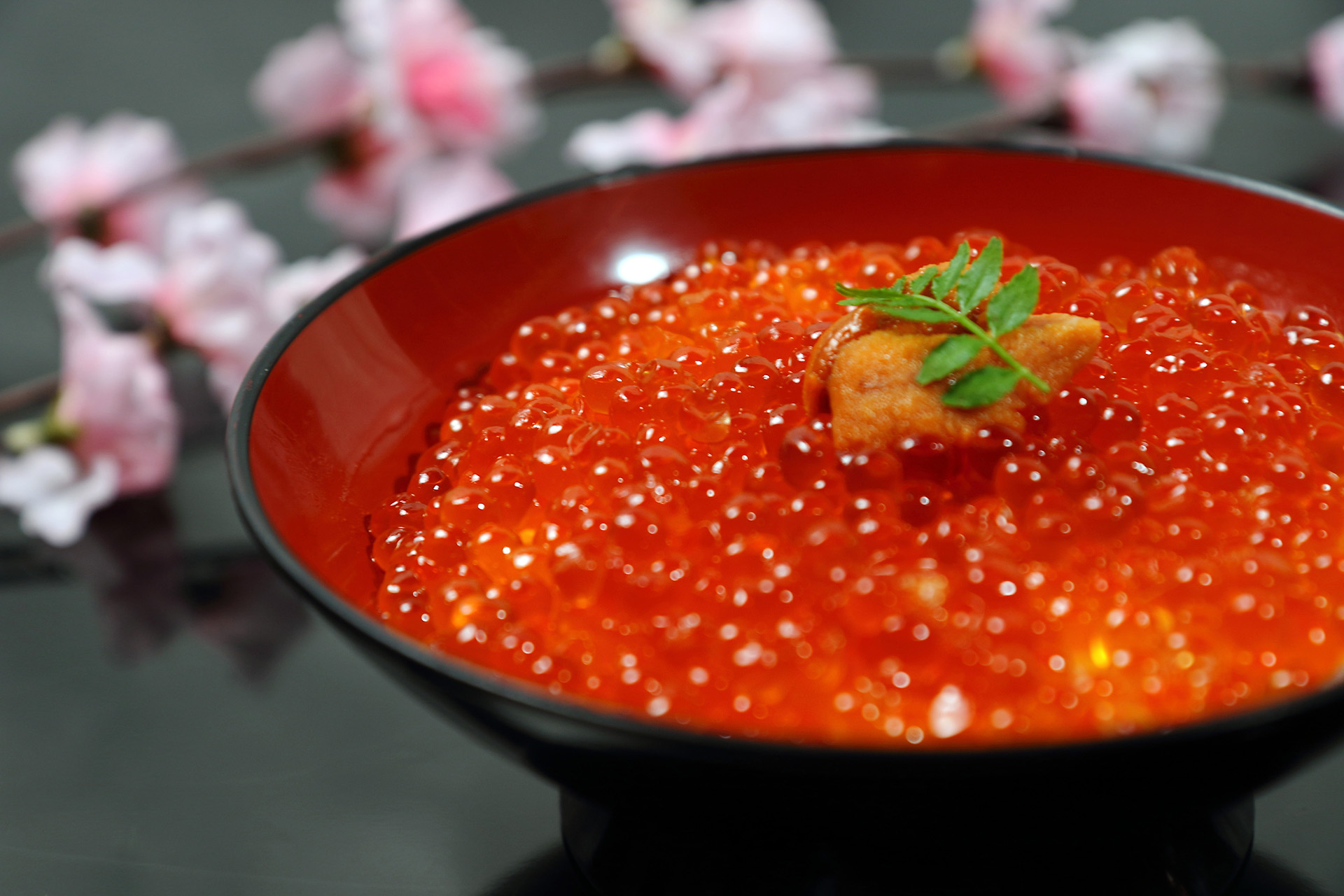 「鮭魚卵丼飯」也可以採用單點方式，大量鮭魚卵粒粒色澤透亮飽滿