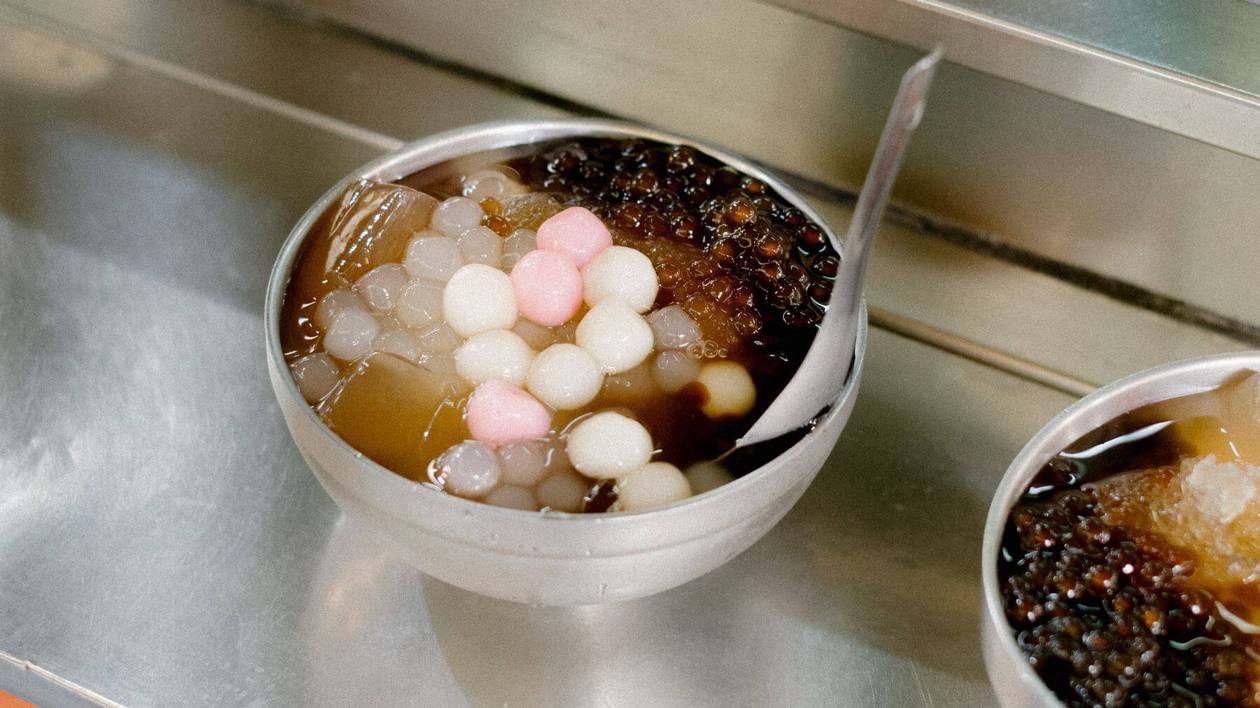 台南「無名小吃」名人推薦必吃美食清單：車嬸紅茶攤、東菜市阿嬤古早の冰
